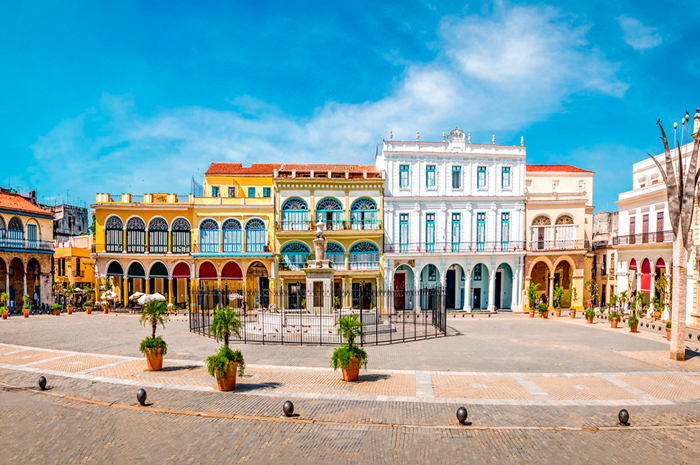 Conheça 4 simpáticas praças de Havana, em Cuba 3 plaza-vieja