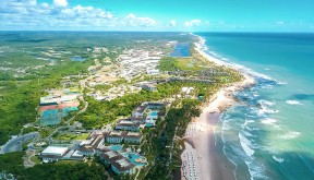 Grou Turismo lança serviço de shuttle para resorts no Litoral Norte da Bahia