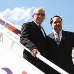 José Efromovich e Renato Pascowich, na época diretor de Marketing, na chegada do 1° A319