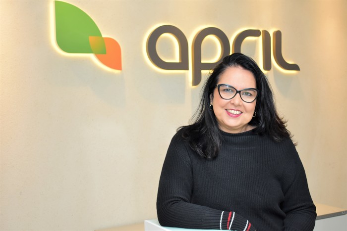 Claudia Brito, diretora comercial da APRIL Brasil