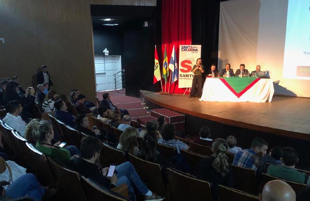 Audiência pública apresenta plano de concessão do Centro de Eventos de Balneário Camboriú 1 A proposta de licitação ficará aberta para consulta pública até o dia 23 de agosto; saiba como acessar