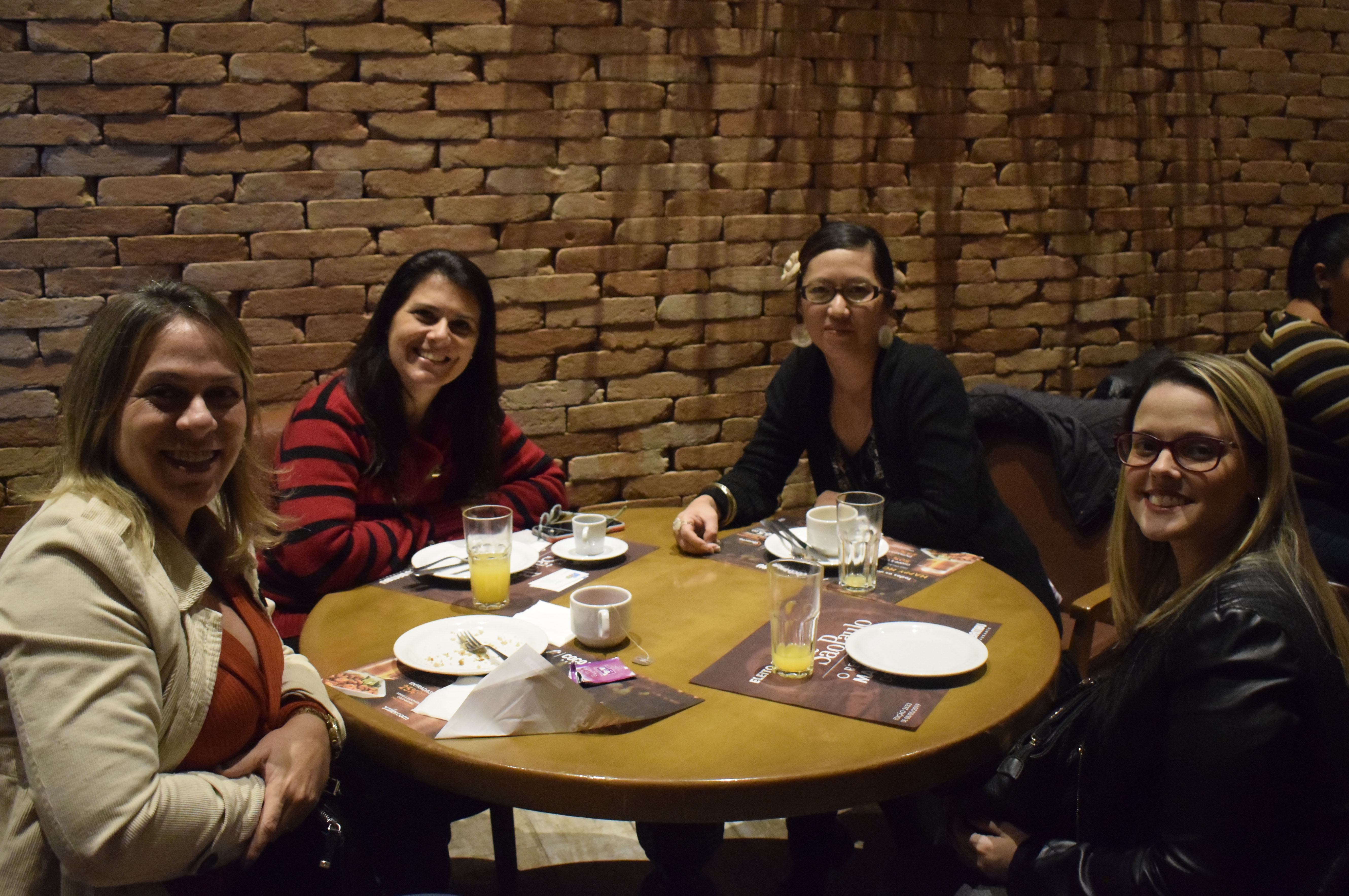 Evelyn Bisi; Vanessa Rubio; Linda Watanabe, da Prana Travel; e Michele Meira, da Abreu Evelyn Bisi; Vanessa Rubio; Linda Watanabe, da Prana Travel; e Michele Meira, da Abreu