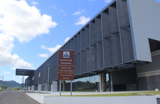 Fachada do Centro de Eventos de Balneário Camboriú