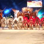 Influências indigenas, africanas e religiosas puderam ser observadas em ambos os desfiles