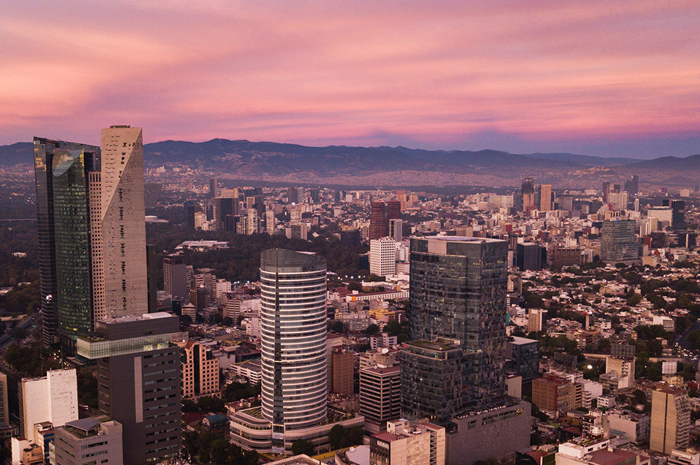 Ambos projetos são “retrofits” – uma prática comum na marca, a de adaptar construções históricas que tem seu valor cultural na localidade. (Divulgação)