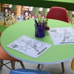 Mesa de atividades do espaço infantil