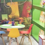 Mesa de atividades do espaço infantil de Toy Story