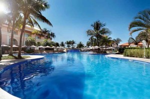 Royal Palm tem alta de 30% no faturamento do primeiro semestre 3 O complexo possui 7 piscinas climatizadas ao total, além de SPA, kids club, cinema, biblioteca, sala de TV e oito opções gastronômicas