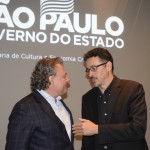 O diretor executivo da Orquestra Jazz Sinfônica, Antonio Ribeiro, e o secretário de Cultura e Economia Criativa, Sérgio Leitão, conversam no final da coletiva