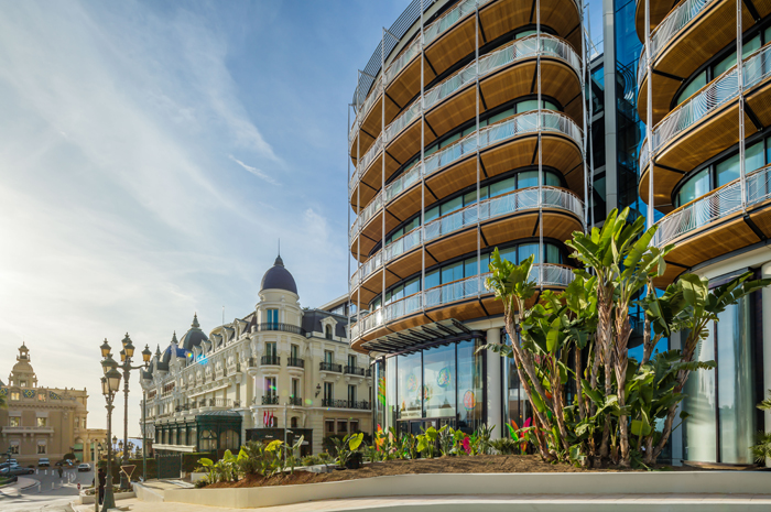 One Monte-Carlo é inaugurado em Mônaco após quatro anos de construção 1 om 60.000 m², o espaço ultramoderno é uma combinação de apartamentos sofisticados, grifes, gastronomia, cultura e negócios. (Divulgação)