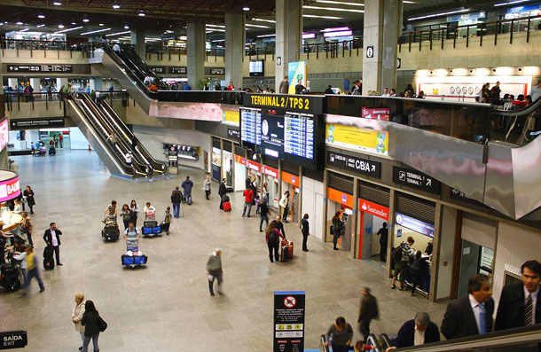 Guarulhos é o primeiro aeroporto no Brasil a conquistar certificação de saúde da ACI 1 Num dia de baixa temporada, 120 mil passageiros passam por GRU e ocorrem 820 voos