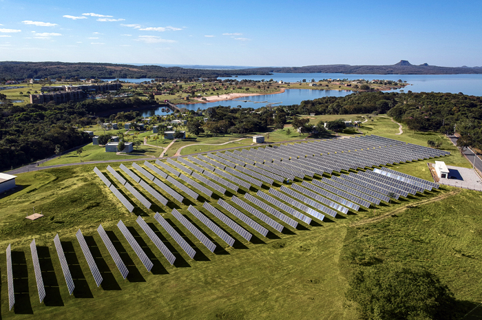 Malai Manso é o primeiro resort do Brasil a operar apenas com energia solar 1 Parque solar construído dentro do empreendimento se torna a maior instalação fotovoltaica do estado do Mato Grosso e produzirá 350.000 KWH mensais de energia limpa renovável