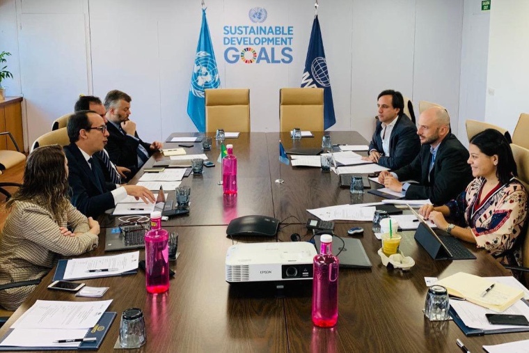 Reunião entre representantes do MTur e da OMT aconteceu na sede da organização, em Madri.