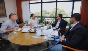 Presidente da Embratur trata de parcerias e voos com governador de Alagoas
