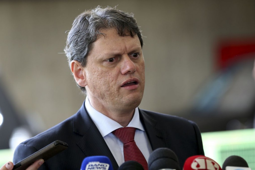 O novo ministro da Infraestrutura Tarcisio Gomes de Freitas, fala à imprensa, no CCBB.