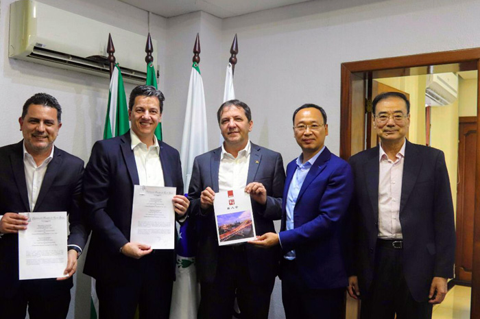 Plataforma online promete atrair mais turistas chineses a Foz do Iguaçu 1 Cidade passará a oferecer serviços, incluindo atrativos, passagens aéreas e reserva de hotéis diretamente para os turistas chineses