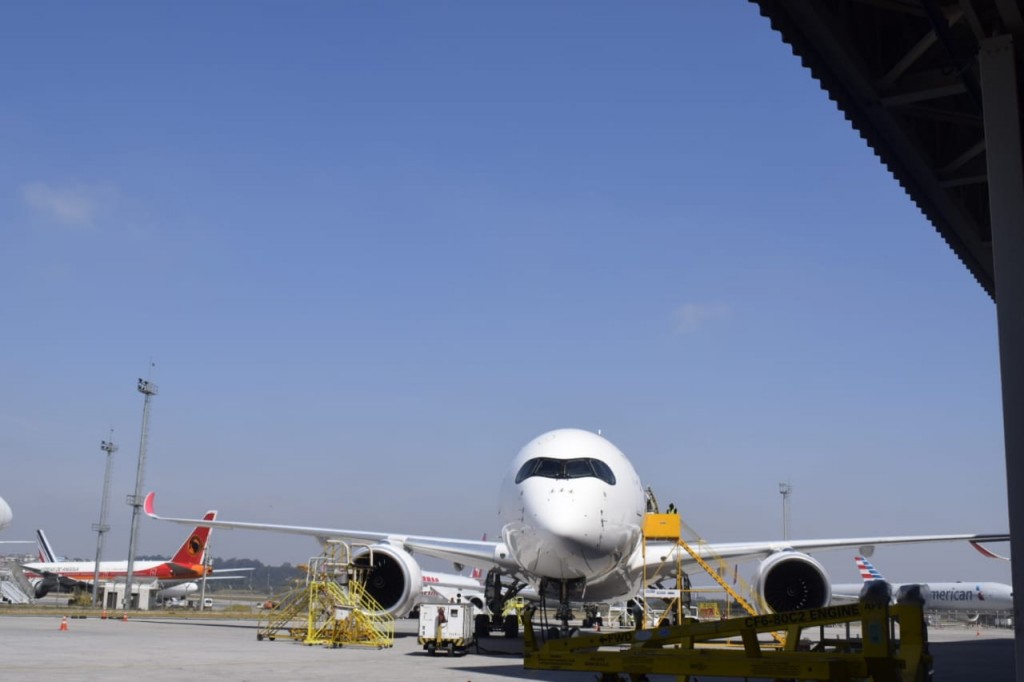 Anac autoriza aviões de passageiros a transportarem pacientes com Covid-19 1 O órgão esclarece que, mesmo não sendo as responsáveis pelos transtornos, é dever das empresas, companhias aéreas ou agências de viagem prestar toda assistência para minimizar os problemas