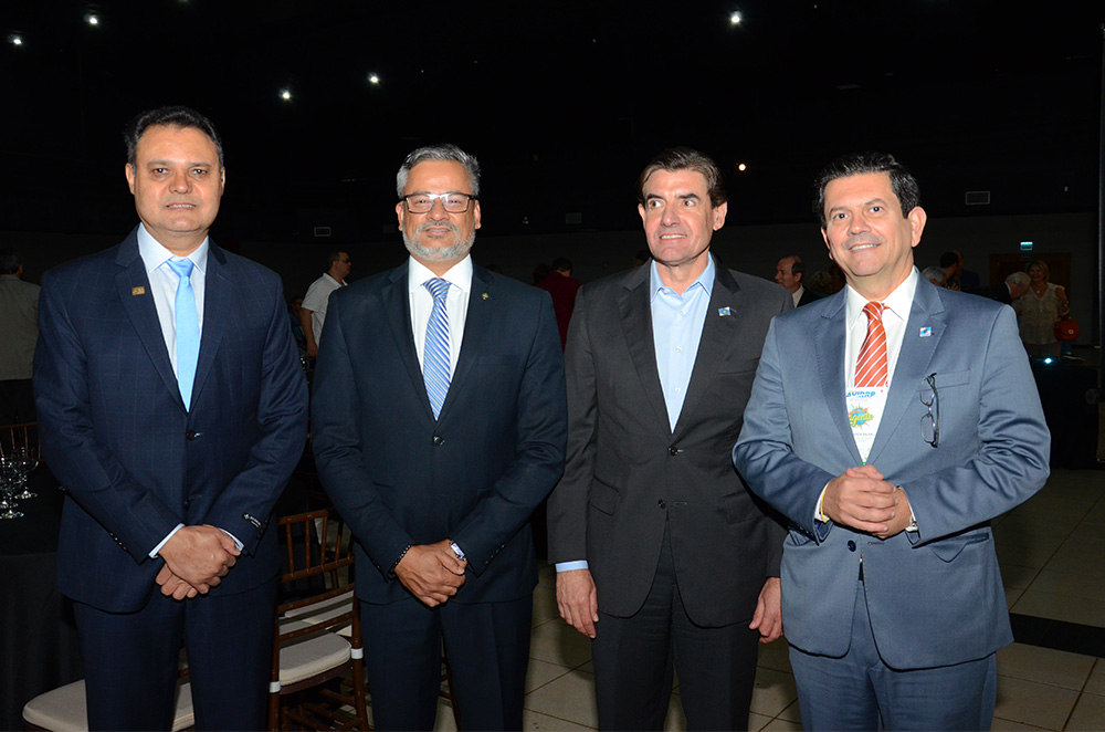 Avirrp 2019 tem início em Ribeirão Preto com autoridades e mais de 500 marcas 3 Assis Leite, da Avirrp, Bob Santos, do MTur, Duarte Nogueira, prefeito de Ribeirão Preto, e Otávio Leite, secretário de Turismo do RJ