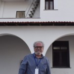 Carlos Ribeiro Dantas, arquiteto responsável pelas obras do Complexo, em frente ao prédio restaurado