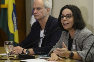 Diretor do Museu Nacional, Alexandre Kellner e a reitora da Universidade Federal do Rio de Janeiro, Denise Pires de Carvalho (Foto: Tânia Rego/Agência Brasil)