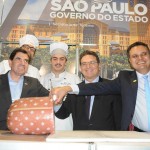 Duarte Nogueira, prefeito de Ribeirão Preto, Vinicius Lummertz, secretário de Turismo de SP, e Assis Leite, presidente da Avirpp, provaram a famosa Mortadela do Michelão