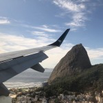 Em agosto tabém aconteceu o primeiro voo da Azul na ponte aérea.