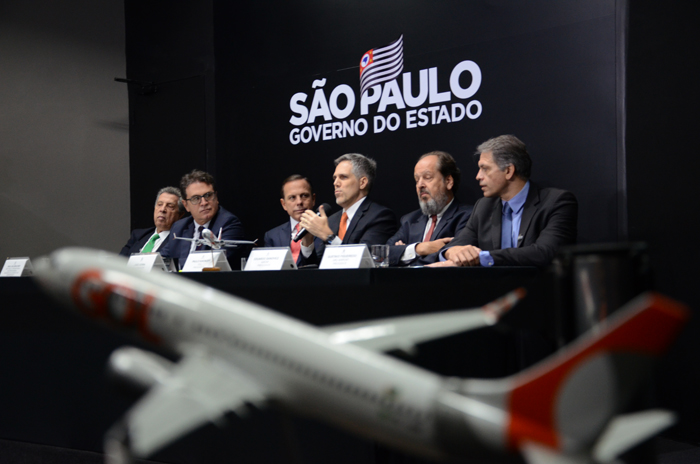 Stopover da Gol pode dobrar o volume de turistas em São Paulo, diz Lummertz 1 Raul Sulzbacher, Visite São Paulo, Vinicius Lummertz, secretario de Turismo de São Paulo, João Doria, governador, Paulo Kakinoff, presidente da Gol, Eduardo Sanovicz, da Abear, e Gustavo Figueiredo, presidente da GRU Airport