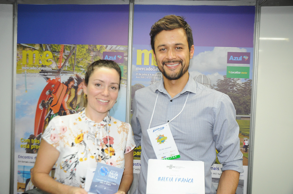Santa Catarina destaca diferencial na observação terrestre de baleias 1 Gisele Martins e Rafael Uszacki, da Rota da Baleia Franca
