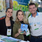 Isabela Salgado e Danielly de Aguiar, da Empetur, e Luciano de Camargo, do Enotel