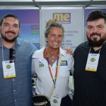Mari Masgrau, do M&E, entre, Thalis dos Santos, e Rafael da Costa Castro, da Secretária de Turismo de Saquarema