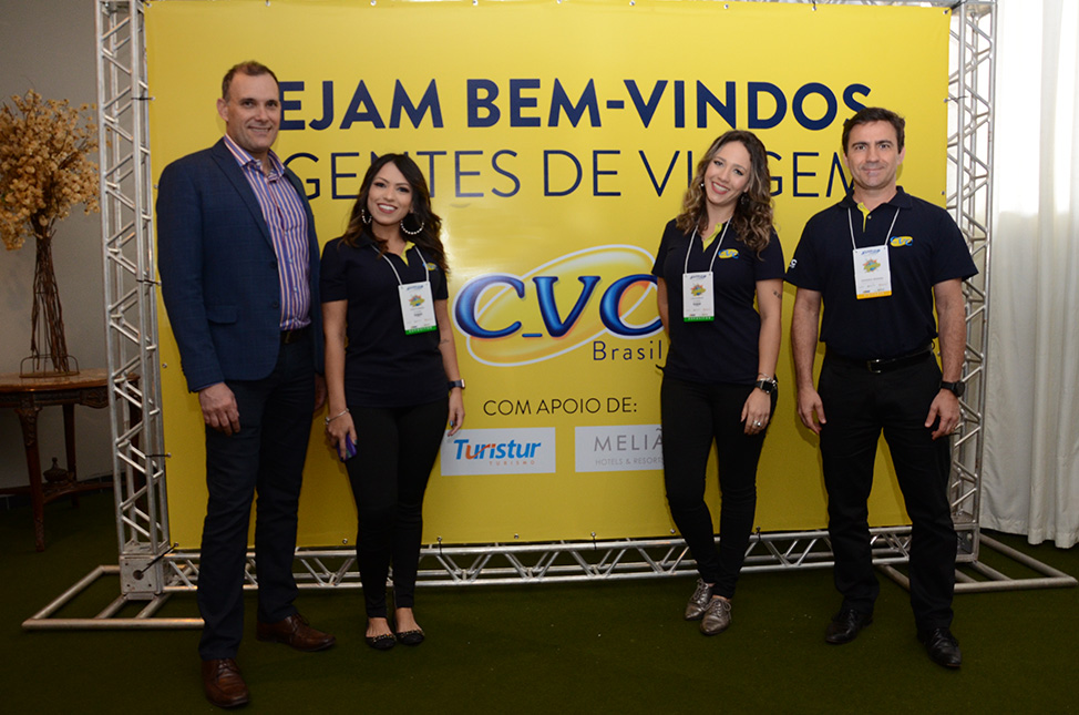 Avirrp 2019: CVC anuncia desconto de 40% para embarques do Soberano 1 Mauricio Xaxier, Thalita Carrião, Luciana Barbosa e Rogério Mendes, da CVC