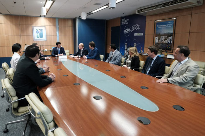 Ministro Marcelo Álvaro Antônio debate projeto que pretende implementar a escola nacional de turismo - crédito Roberto CastroMTur