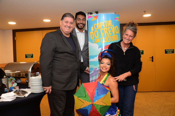 Recife promove rodada de negócios e capacitação durante roadshow em SP; fotos 1 Mustafá Dias, da secretaria de Turismo do Recife, Juliano Braga e Mari Masgrau, do M&E