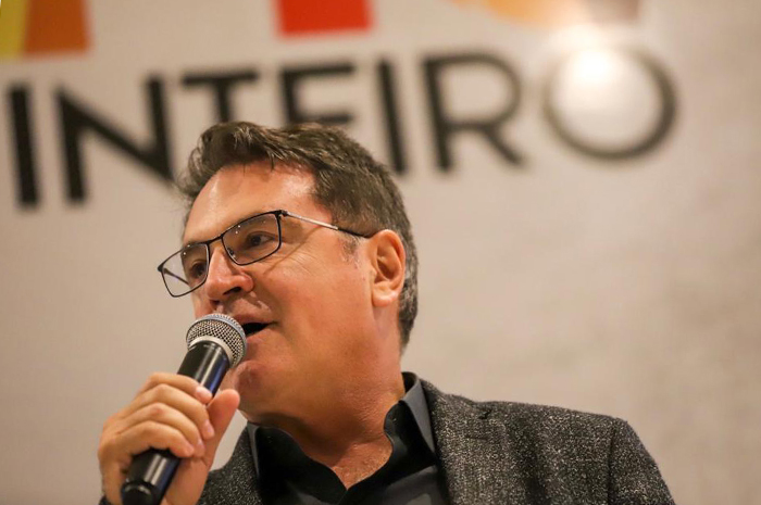 O secretário estadual de Turismo Vincius Lummertz, fala sobre importância de projetos de incentivo ao turismo durante cerimônia