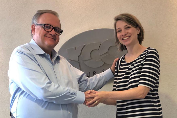 RCA anuncia Anna Angotti para estruturar novo departamento de intercâmbio 1 Rodolpho Gerstner dá as boas-vindas à Anna Angotti na matriz da RCA em São Paulo