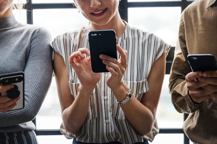 Mulheres da Geração Z são mais influenciadas pelo Instagram ao planejar viagem 1 Segundo estudo da Booking, as brasileiras da Geração Z têm uma tendência ainda maior a visualizar sua próxima viagem com base no que veem nas redes sociais