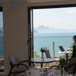 Trabalhar assim de frente para a Praia de Copacabana é o que o Fairmont oferece
