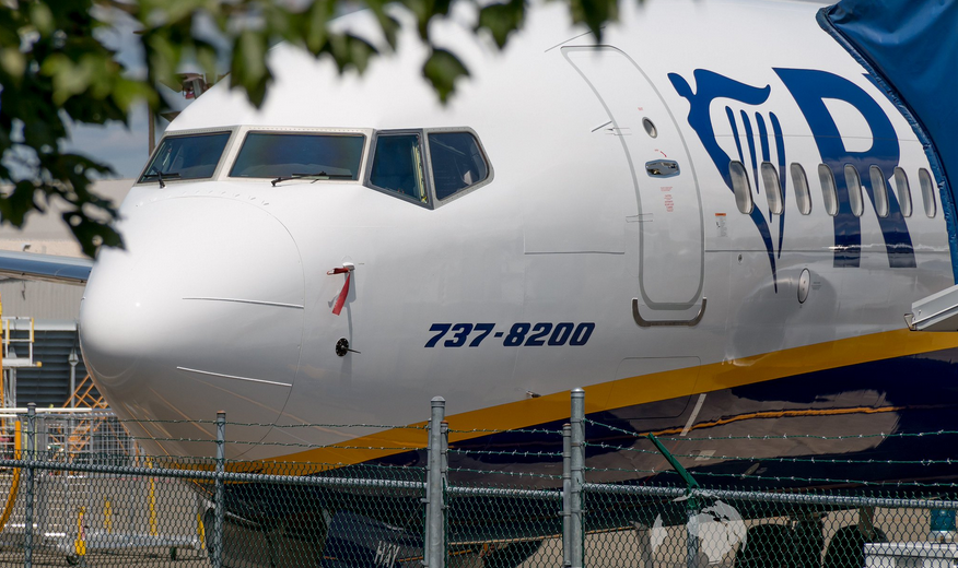 B737 da Ryanair é flagrado sem "MAX" e levanta suspeitas de rebranding Untitled