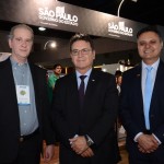 Vinicius Lummertz, secretário de Turismo de São Paulo, entre Normando Pierini e Assis Leite, da Avirrp