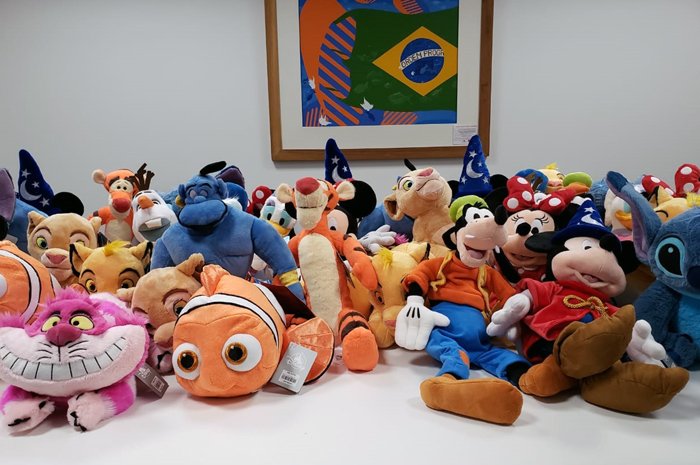 Flytour premia agentes que mais venderem Disney até 20 de setembro 1 Os agentes que se destacarem nas vendas de produtos Disney levam para casa uma pelúcia exclusiva da marca