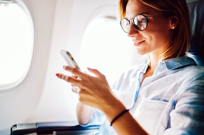Alitalia oferece wi-fi gratuito na Classe Magnifica e Econômica Premium 1 Em voos da Alitalia é possível estar sempre conectado ; Clientes das classes Magnifica e Econômica Premium recebem um voucher de 10 MB sem custos adicionais