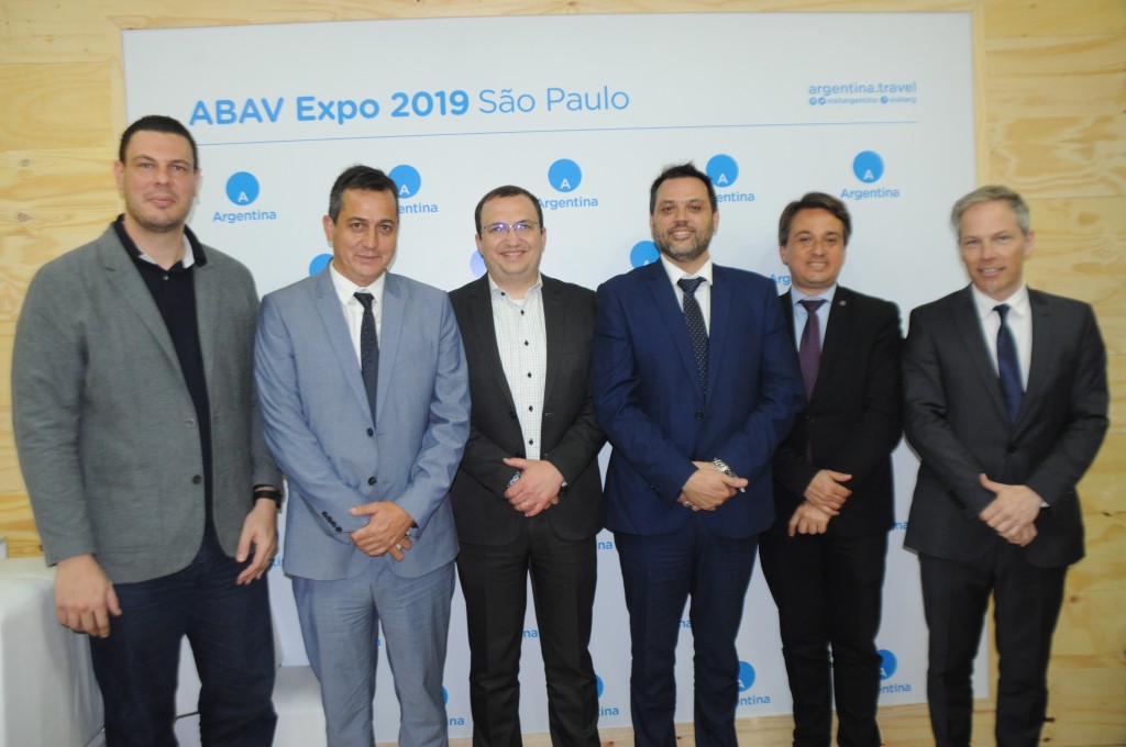 Daniel Brunod, da Azul Viagens, Alejandro Lastra, da Argentina, Anderson Serafim, da Azul, com Gaston Burlon, Marcelo Garcia e Diego Piquin, de Bariloche