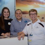 Gabriela Delai e Luiz Araújo, da Disney, com Barbara Picolo, da Flytour Viagens