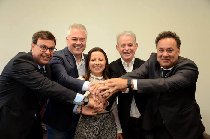 Gilson Machado Neto, presidente da Embratur, Ivan Hussni e Ana Clévia, do Sebrae, Marcelo Costa, da Setur-SP, e Aluizer Malab, do MTur