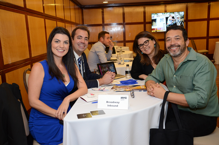 Julienne Gananian e Jered Fournier, da Broadway Inbound, com Kimie Finardi e Jorge Souza, da Orinter Julienne Gananian e Jered Fournier, da Broadway Inbound, com Kimie Finardi e Jorge Souza, da Orinter