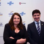 Magda Nassar, presidente da Abav, com Marcelo Álvaro Antônio, ministro do Turismo
