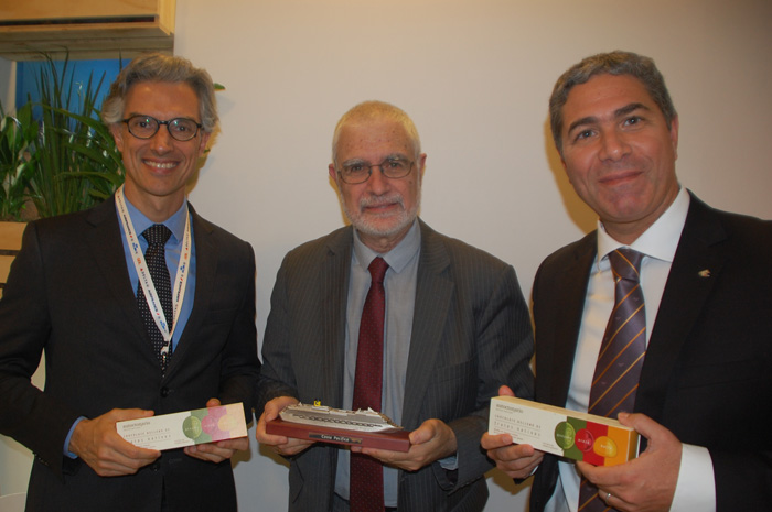 Marco Ferraz, presidente da Clia, Benjamin Liberoff, vice-ministro de Turismo do Uruguai, e Dario Rustico, presidente da Costa na América da Sul