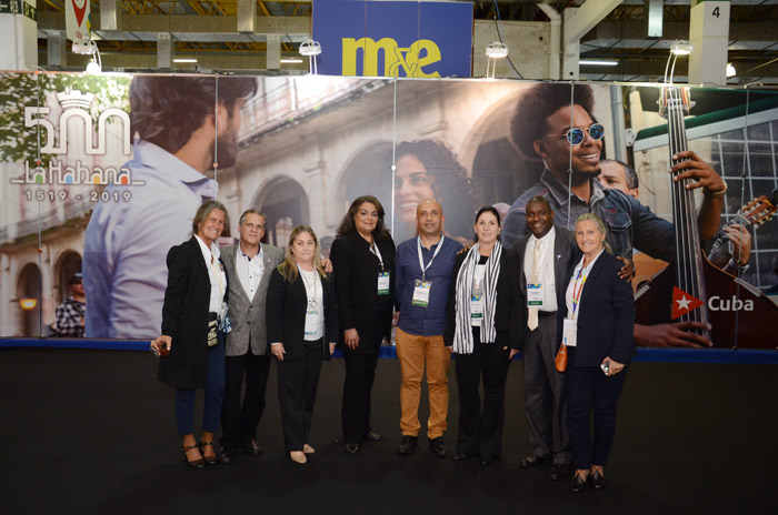 Mari e Rosa Masgrau, do M&E, com equipe de Cuba Mari e Rosa Masgrau, do M&E, com equipe de Cuba