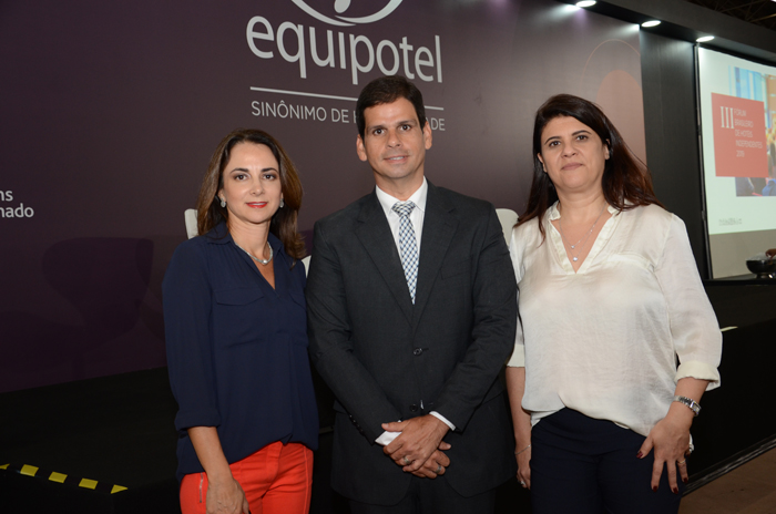 Hotéis independentes representam 87,9% da oferta hoteleira do Brasil 2 Marta Poggi, palestrante, Geraldo Figueirôa, da GF Viagem & Experiência e Waleria Fenato da Mark Up