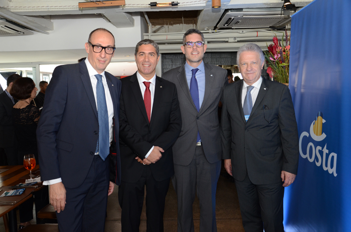 "Objetivo é manter navios no Brasil o ano todo", afirma presidente da Costa Cruzeiros 2 Massino Brancaleone, Senior Vendas Globais, Dário Rustico, presidente executivo para America do Sul, Neil Palomba, presidente executivo da Costa, e Renê Hermann, presidente Institucional